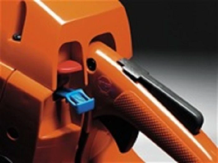 Husqvarna 555 24" Chainsaw Professional W/ 6-Pack Oil & Extra Chain 3 Husqvarna 555 24" Chainsaw Professional W/ 6-Pack Oil & Extra Chain - Image 3