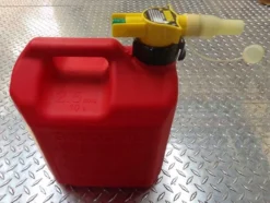 No-Spill Gas Can 2.5 Gallon CARB Approved 6 No-Spill Gas Can 2.5 Gallon CARB Approved -Tool Comprehensive dsc05343 1