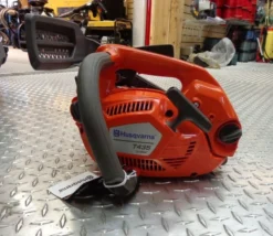 Husqvarna T435 Chainsaw Professional 16" W/ 6-Pack Oil & Extra Chain 10 Husqvarna T435 Chainsaw Professional 16" W/ 6-Pack Oil & Extra Chain -Tool Comprehensive dsc05835 4